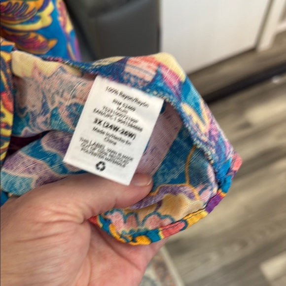 NWOT Terra & Sky Multicolor Floral Top - Picture 6 of 7
